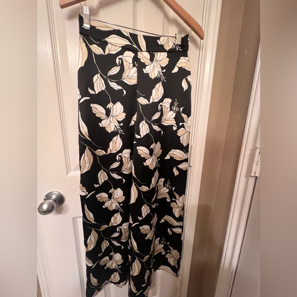 Bailey 44 elegant pull on black and tan floral wide leg satiny pants, size S